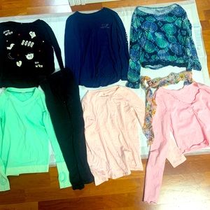 Girls long sleeve shirts and one black leggings. Hair tie is a gift.